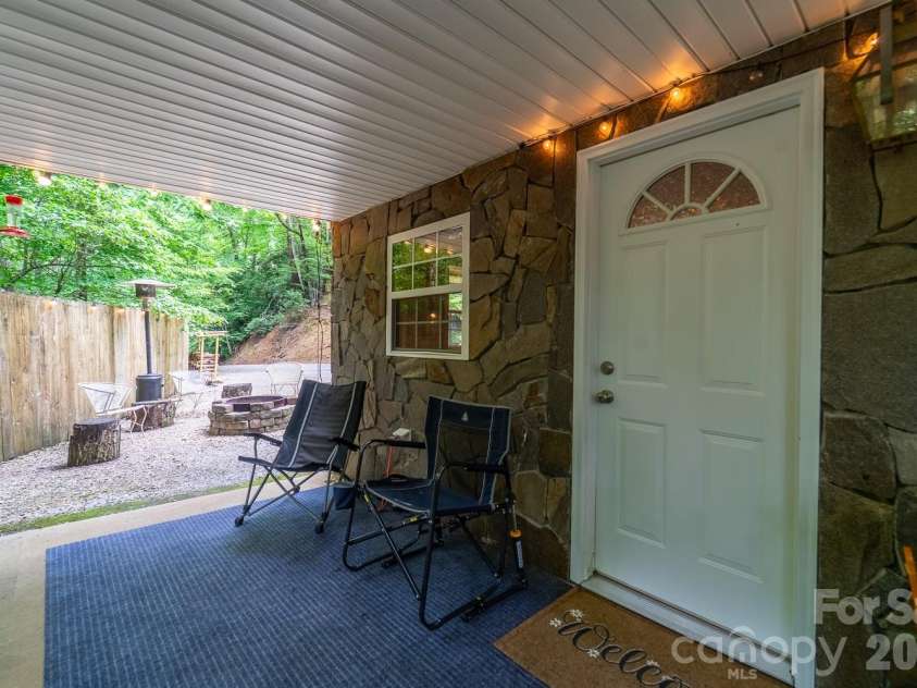 324 Bill Crisp Road, Robbinsville, NC 28771.  MLS# CAR4405913, YatesRealty ID 38552. 