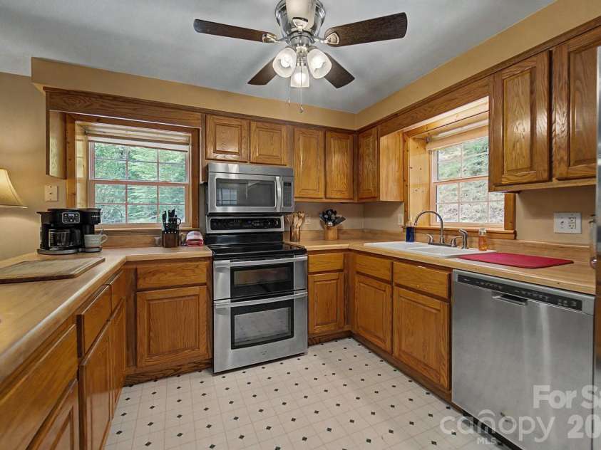 324 Bill Crisp Road, Robbinsville, NC 28771.  MLS# CAR4405913, YatesRealty ID 38552. 