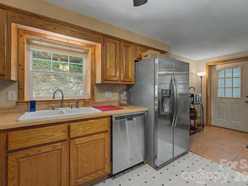 324 Bill Crisp Road, Robbinsville, NC 28771.  MLS# CAR4405913, YatesRealty ID 38552. 