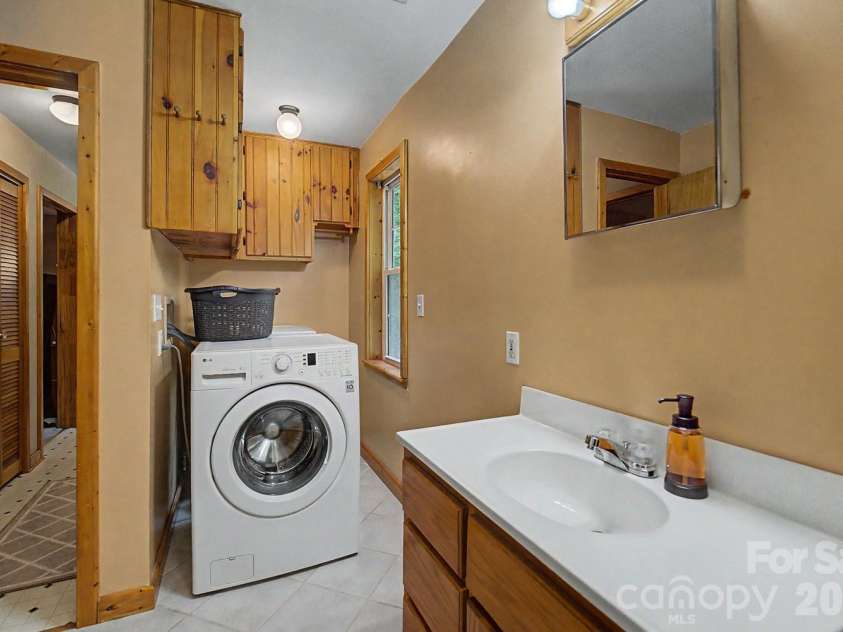 324 Bill Crisp Road, Robbinsville, NC 28771.  MLS# CAR4405913, YatesRealty ID 38552. 