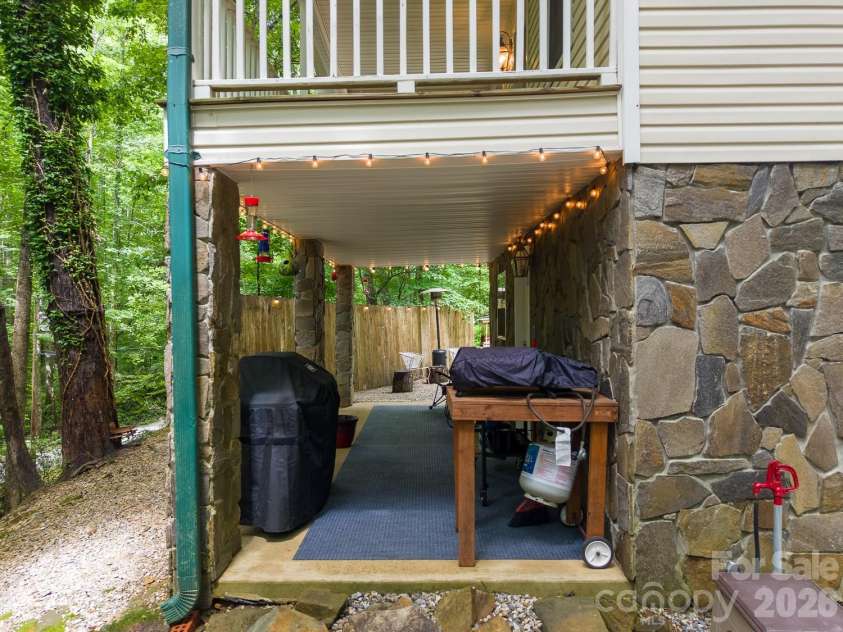324 Bill Crisp Road, Robbinsville, NC 28771.  MLS# CAR4405913, YatesRealty ID 38552. 