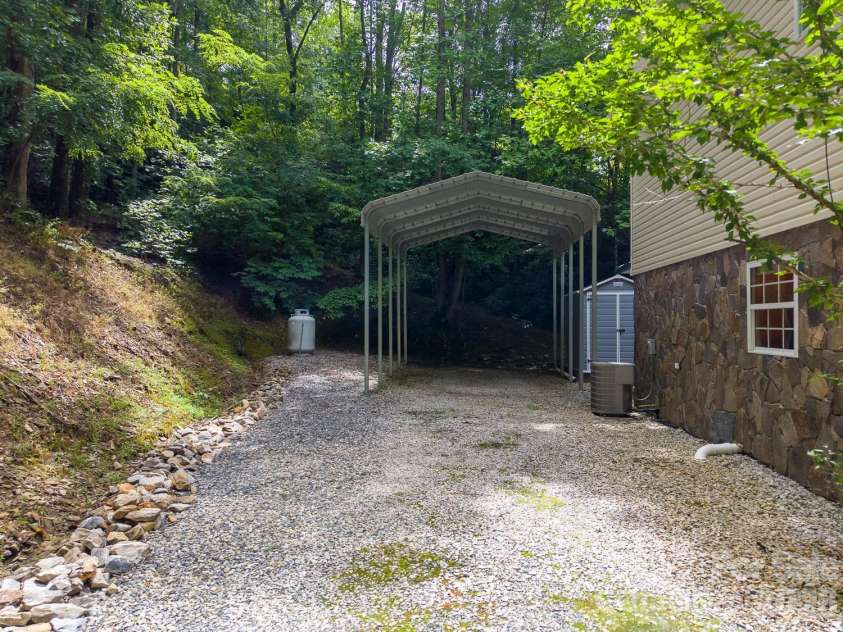 324 Bill Crisp Road, Robbinsville, NC 28771.  MLS# CAR4405913, YatesRealty ID 38552. 