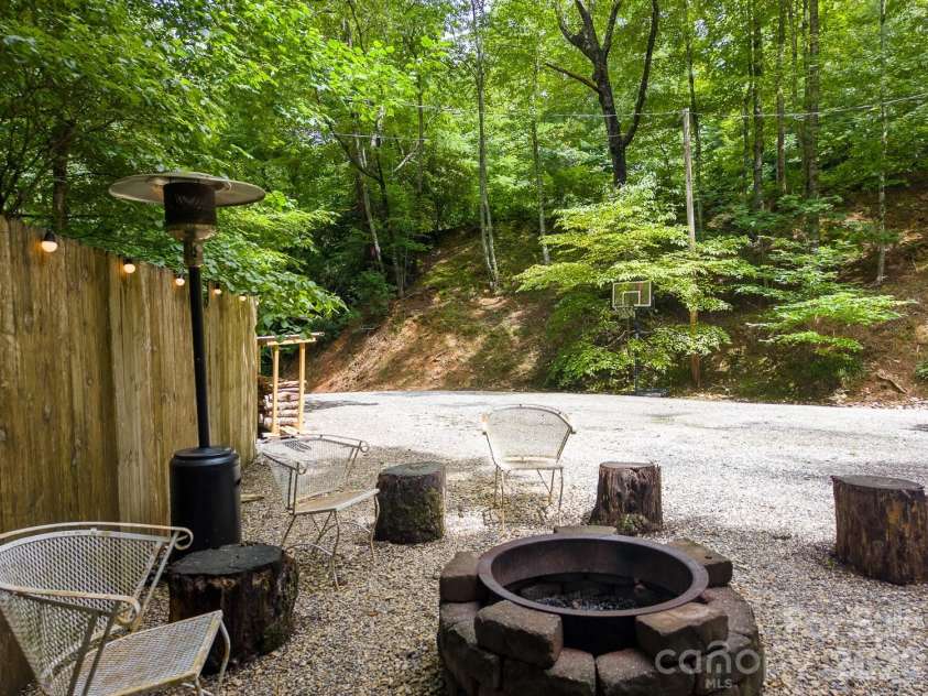324 Bill Crisp Road, Robbinsville, NC 28771.  MLS# CAR4405913, YatesRealty ID 38552. 