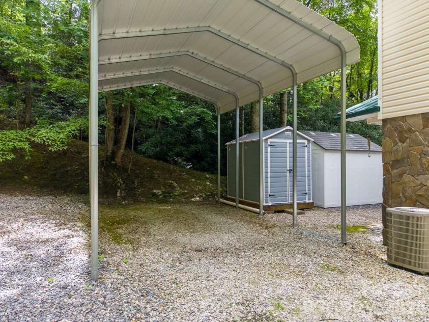 324 Bill Crisp Road, Robbinsville, NC 28771.  MLS# CAR4405913, YatesRealty ID 38552. 
