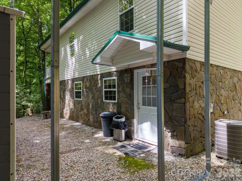 324 Bill Crisp Road, Robbinsville, NC 28771.  MLS# CAR4405913, YatesRealty ID 38552. 