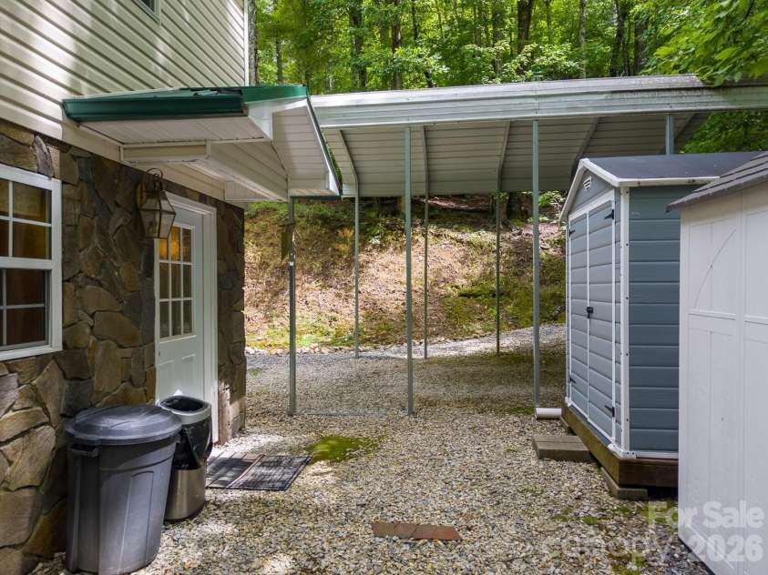 324 Bill Crisp Road, Robbinsville, NC 28771.  MLS# CAR4405913, YatesRealty ID 38552. 