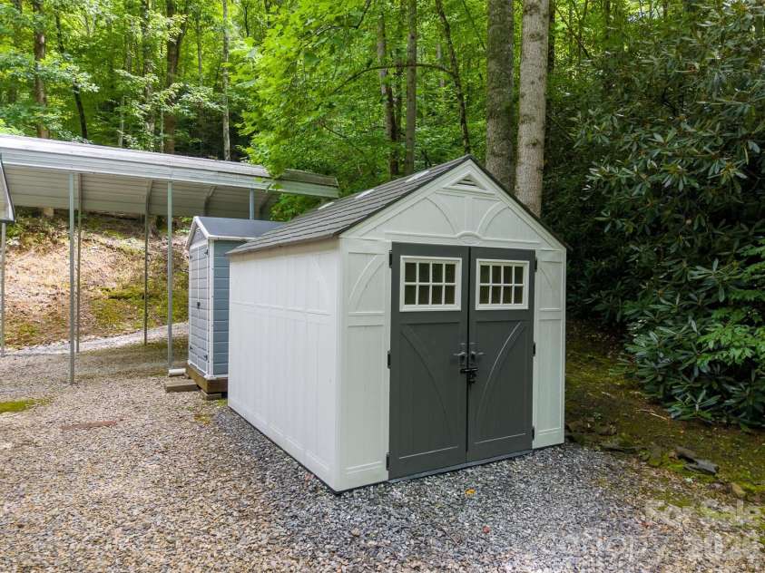 324 Bill Crisp Road, Robbinsville, NC 28771.  MLS# CAR4405913, YatesRealty ID 38552. 