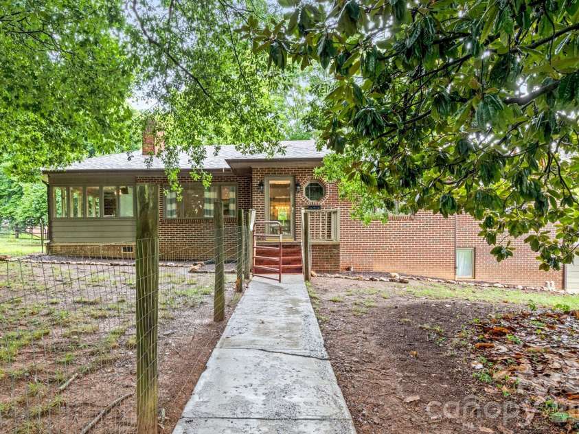 226 Pleasant Hill Drive, Elkin, NC 28621.  MLS# CAR4403832, YatesRealty ID 38553. 