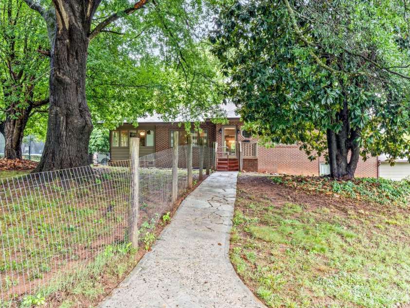 226 Pleasant Hill Drive, Elkin, NC 28621.  MLS# CAR4403832, YatesRealty ID 38553. 