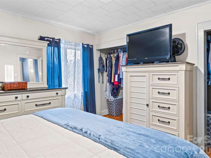 226 Pleasant Hill Drive, Elkin, NC 28621.  MLS# CAR4403832, YatesRealty ID 38553. 