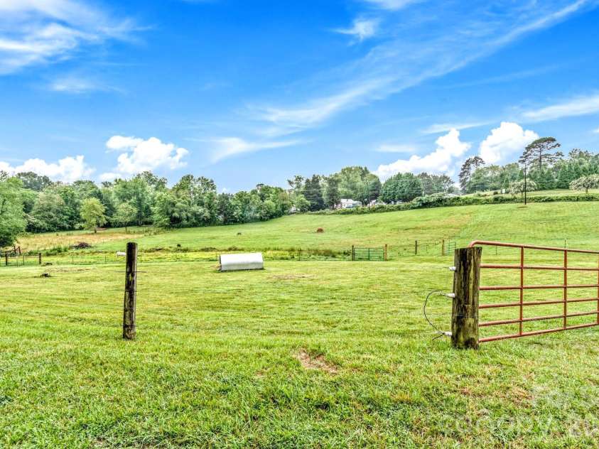 226 Pleasant Hill Drive, Elkin, NC 28621.  MLS# CAR4403832, YatesRealty ID 38553. 