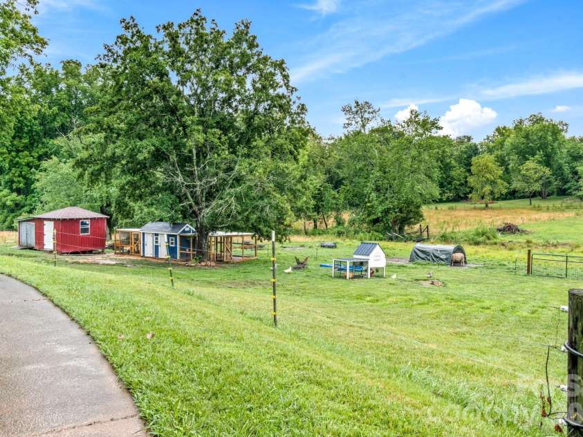 226 Pleasant Hill Drive, Elkin, NC 28621.  MLS# CAR4403832, YatesRealty ID 38553. 