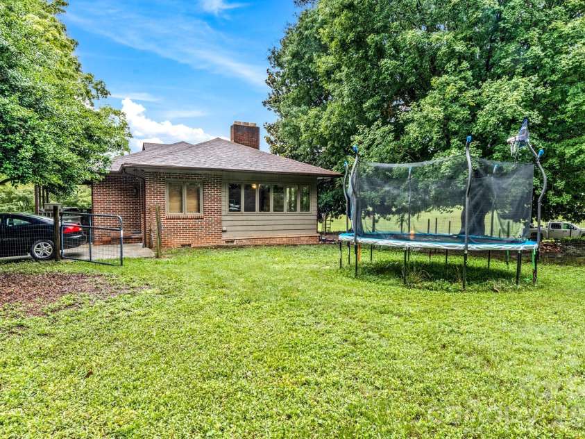 226 Pleasant Hill Drive, Elkin, NC 28621.  MLS# CAR4403832, YatesRealty ID 38553. 