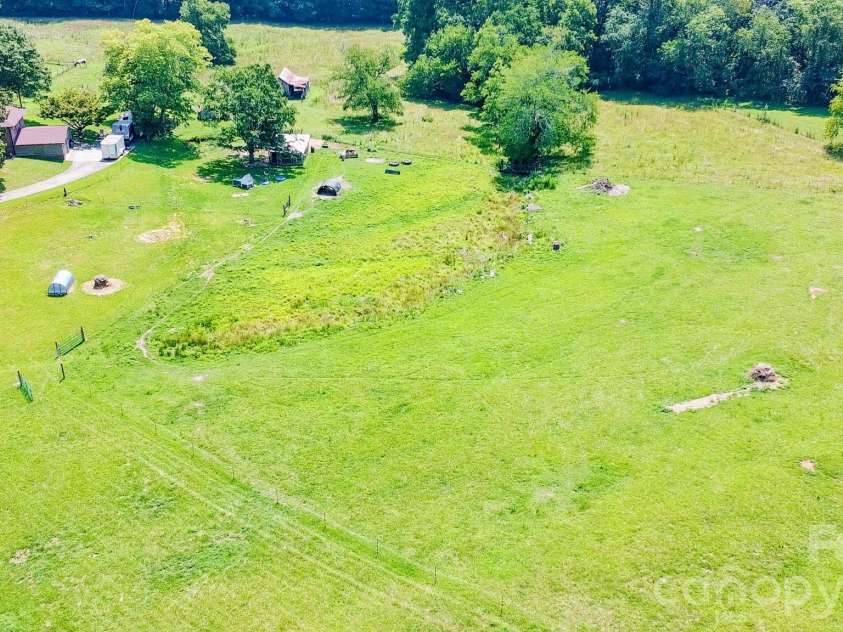 226 Pleasant Hill Drive, Elkin, NC 28621.  MLS# CAR4403832, YatesRealty ID 38553. 