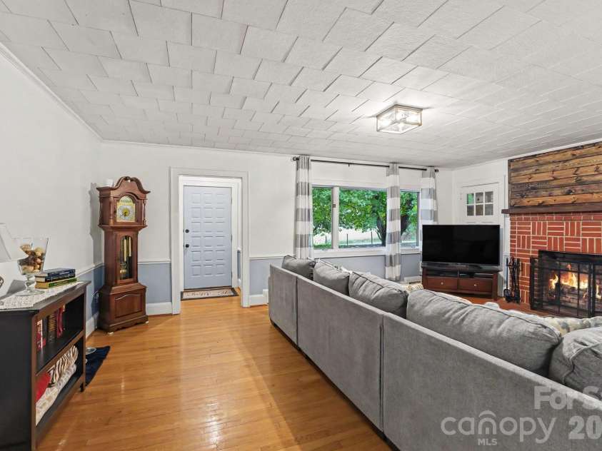 226 Pleasant Hill Drive, Elkin, NC 28621.  MLS# CAR4428486, YatesRealty ID 38553. 