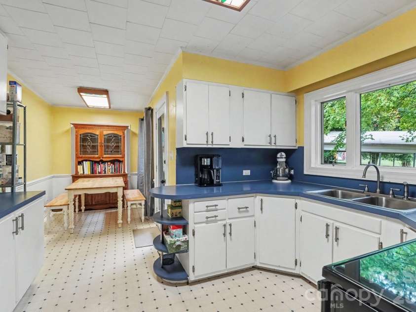 226 Pleasant Hill Drive, Elkin, NC 28621.  MLS# CAR4428486, YatesRealty ID 38553. 