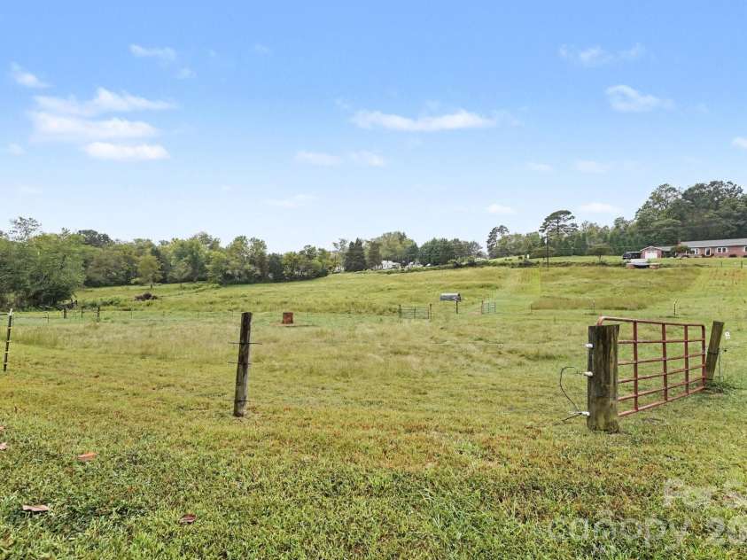 226 Pleasant Hill Drive, Elkin, NC 28621.  MLS# CAR4428486, YatesRealty ID 38553. 