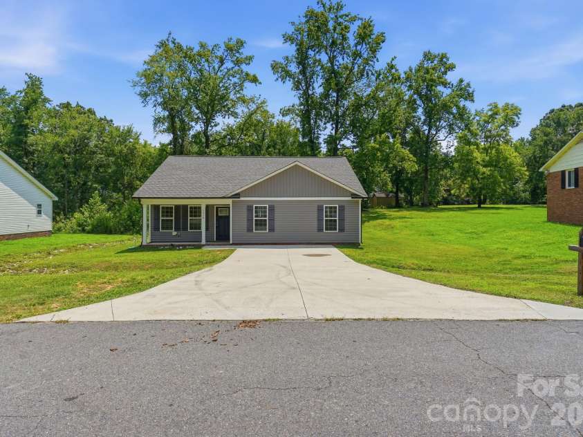 1514 Jamaica Road, Kannapolis, NC 28083.  MLS# CAR4405227, YatesRealty ID 38556. 