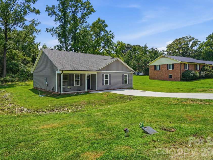 1514 Jamaica Road, Kannapolis, NC 28083.  MLS# CAR4405227, YatesRealty ID 38556. 