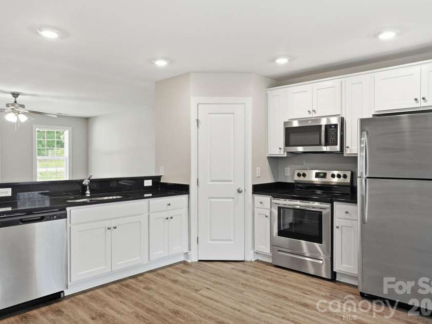 1514 Jamaica Road, Kannapolis, NC 28083.  MLS# CAR4405227, YatesRealty ID 38556. 