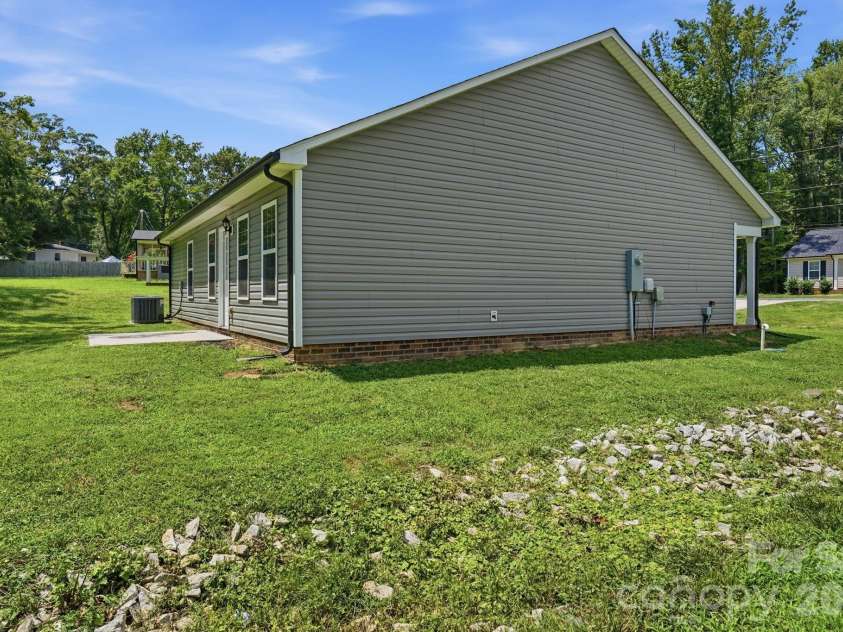 1514 Jamaica Road, Kannapolis, NC 28083.  MLS# CAR4405227, YatesRealty ID 38556. 