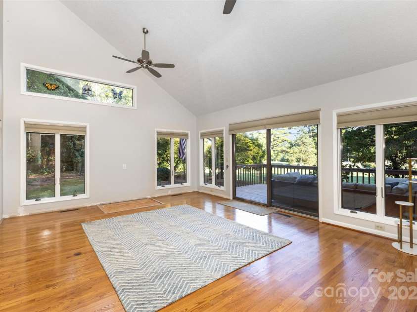 100 Fairway Ridge, Clover, SC 29710.  MLS# CAR4307573, YatesRealty ID 3856. FAMILY ROOM.