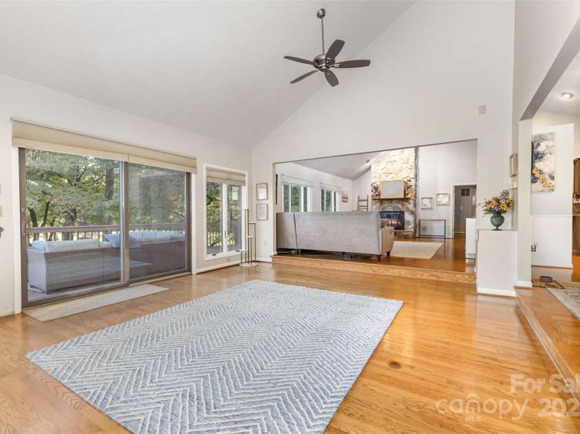 100 Fairway Ridge, Clover, SC 29710.  MLS# CAR4307573, YatesRealty ID 3856. FAMILY ROOM.