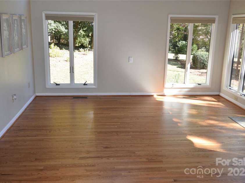 100 Fairway Ridge, Clover, SC 29710.  MLS# CAR4307573, YatesRealty ID 3856. FAMILY ROOM