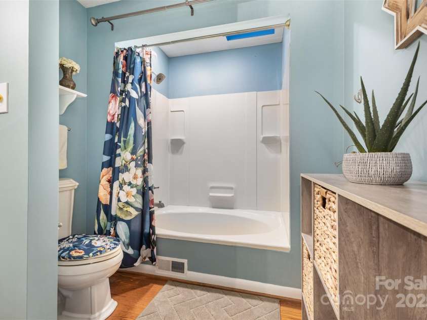 100 Fairway Ridge, Clover, SC 29710.  MLS# CAR4307573, YatesRealty ID 3856. FULL BATH ON MAIN FLOOR.