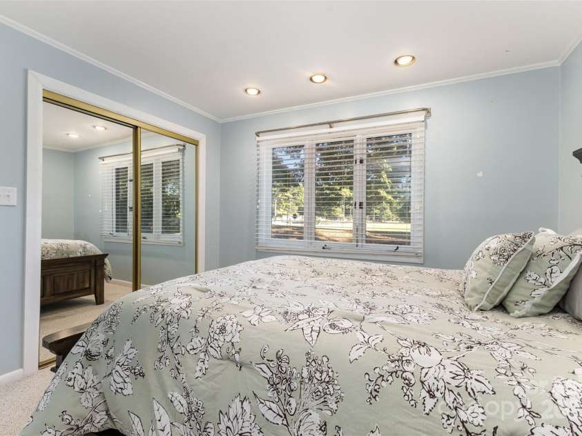 100 Fairway Ridge, Clover, SC 29710.  MLS# CAR4307573, YatesRealty ID 3856. GOLF COURSE SIDE BEDROOM.