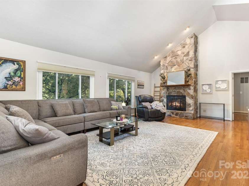 100 Fairway Ridge, Clover, SC 29710.  MLS# CAR4307573, YatesRealty ID 3856. GREAT ROOM.