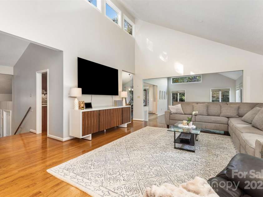 100 Fairway Ridge, Clover, SC 29710.  MLS# CAR4307573, YatesRealty ID 3856. GREAT ROOM.