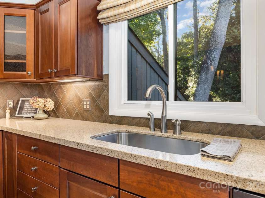 100 Fairway Ridge, Clover, SC 29710.  MLS# CAR4307573, YatesRealty ID 3856. KITCHEN.