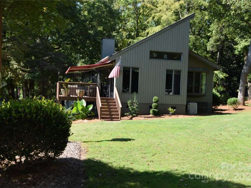 100 Fairway Ridge, Clover, SC 29710.  MLS# CAR4307573, YatesRealty ID 3856. LEFT SIDE VIEW.