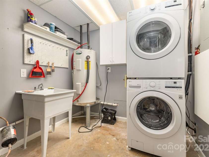 100 Fairway Ridge, Clover, SC 29710.  MLS# CAR4307573, YatesRealty ID 3856. LOWER-LEVEL LAUNDRY.