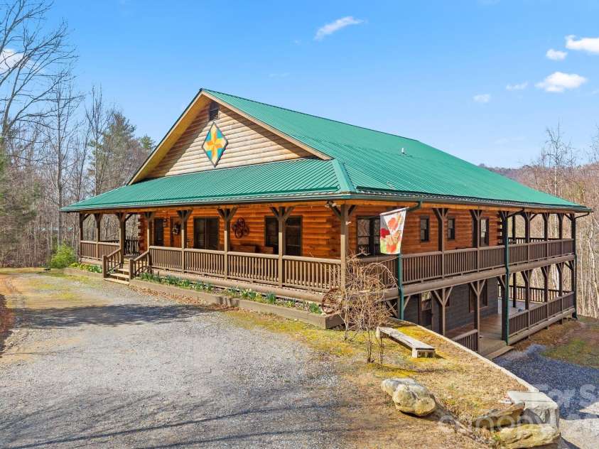 264 Moonbeam Lane, Clyde, NC 28721.  MLS# CAR4344576, YatesRealty ID 3856. 