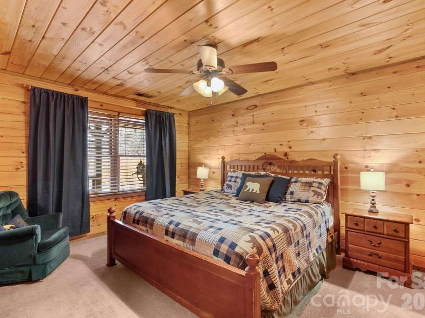 264 Moonbeam Lane, Clyde, NC 28721.  MLS# CAR4344576, YatesRealty ID 3856. 