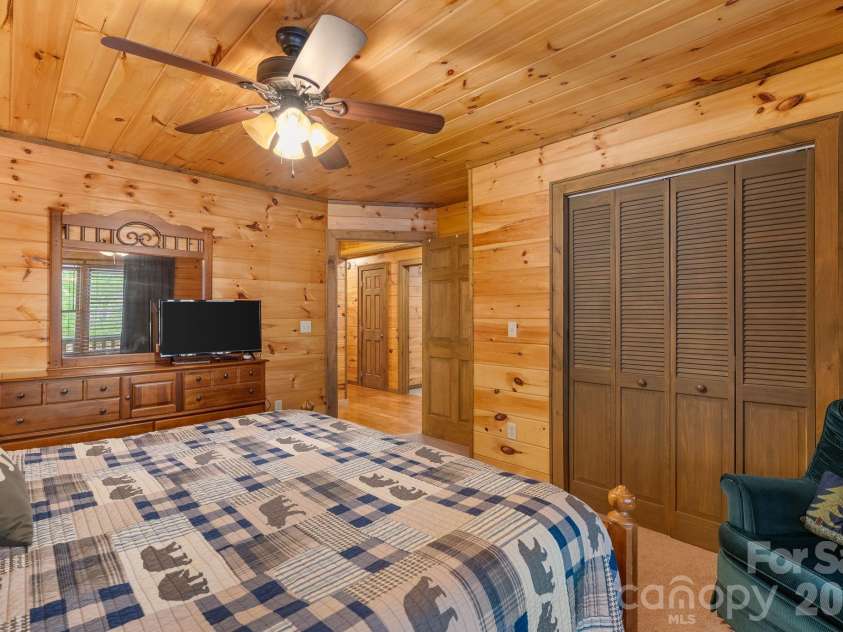 264 Moonbeam Lane, Clyde, NC 28721.  MLS# CAR4344576, YatesRealty ID 3856. 