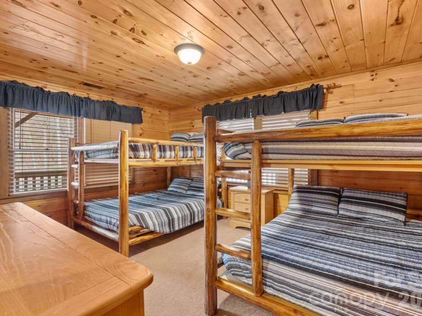 264 Moonbeam Lane, Clyde, NC 28721.  MLS# CAR4344576, YatesRealty ID 3856. 