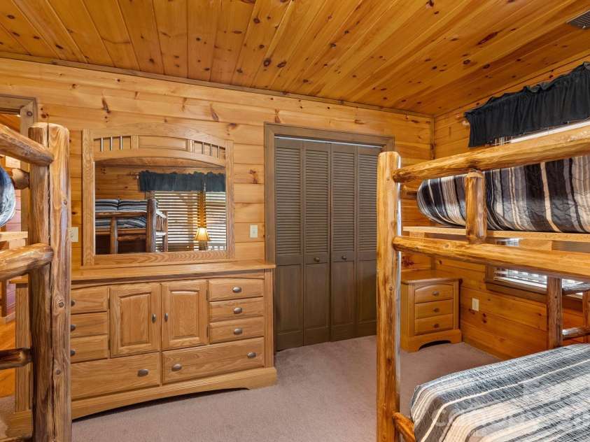264 Moonbeam Lane, Clyde, NC 28721.  MLS# CAR4344576, YatesRealty ID 3856. 