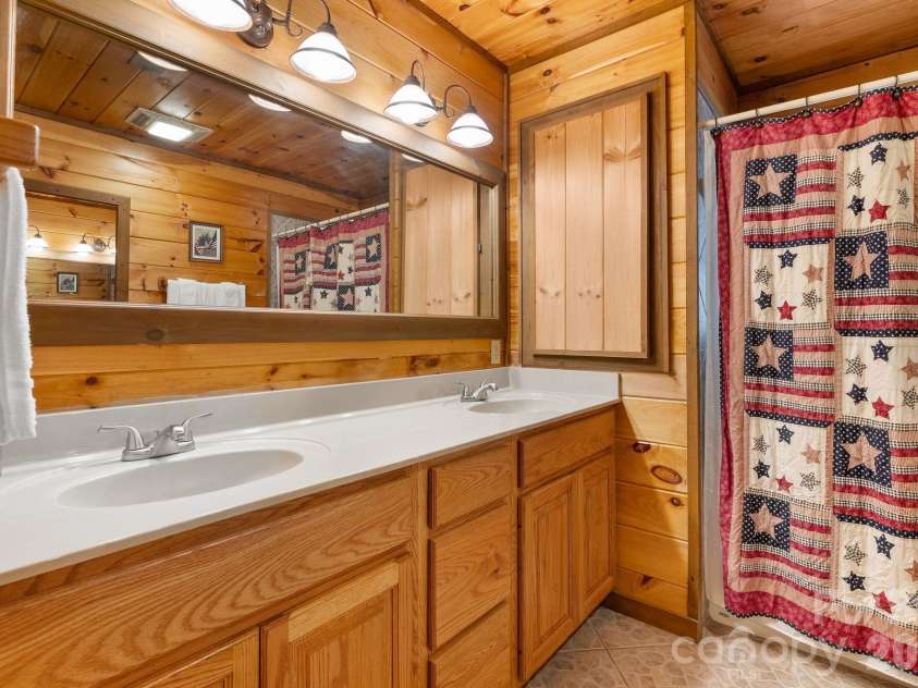 264 Moonbeam Lane, Clyde, NC 28721.  MLS# CAR4344576, YatesRealty ID 3856. 