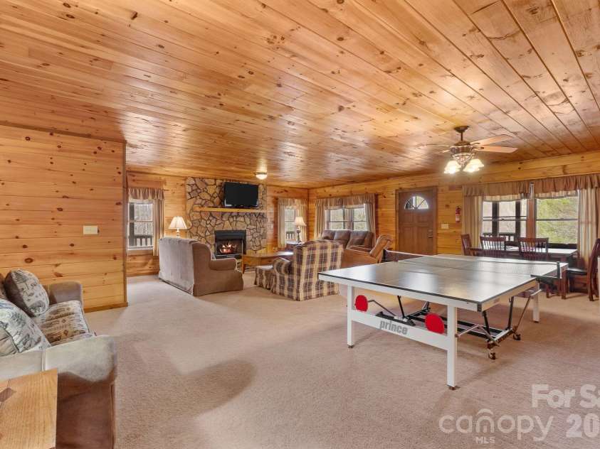 264 Moonbeam Lane, Clyde, NC 28721.  MLS# CAR4344576, YatesRealty ID 3856. 
