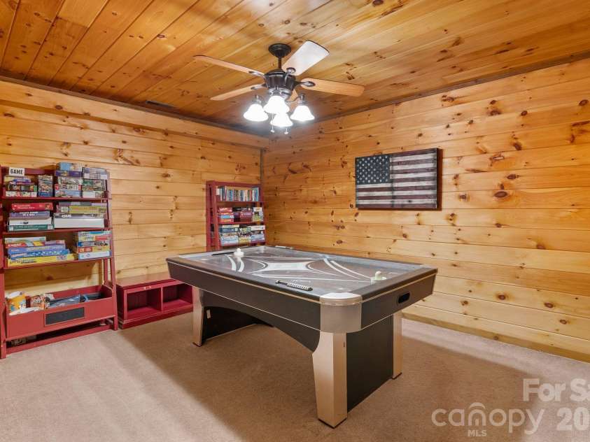 264 Moonbeam Lane, Clyde, NC 28721.  MLS# CAR4344576, YatesRealty ID 3856. 