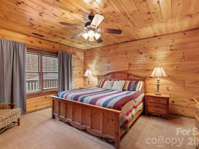 264 Moonbeam Lane, Clyde, NC 28721.  MLS# CAR4344576, YatesRealty ID 3856. 