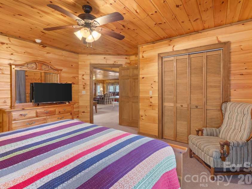 264 Moonbeam Lane, Clyde, NC 28721.  MLS# CAR4344576, YatesRealty ID 3856. 