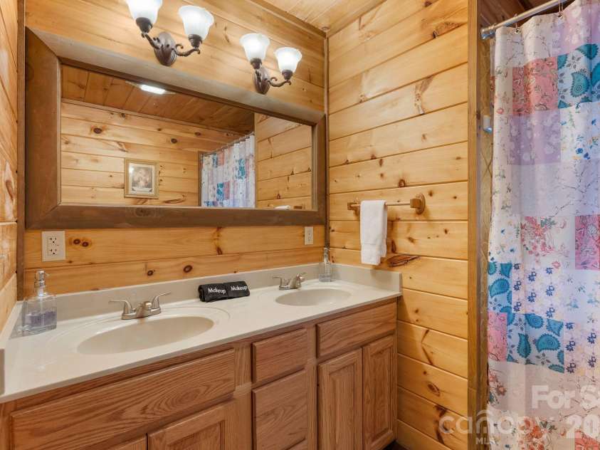 264 Moonbeam Lane, Clyde, NC 28721.  MLS# CAR4344576, YatesRealty ID 3856. 