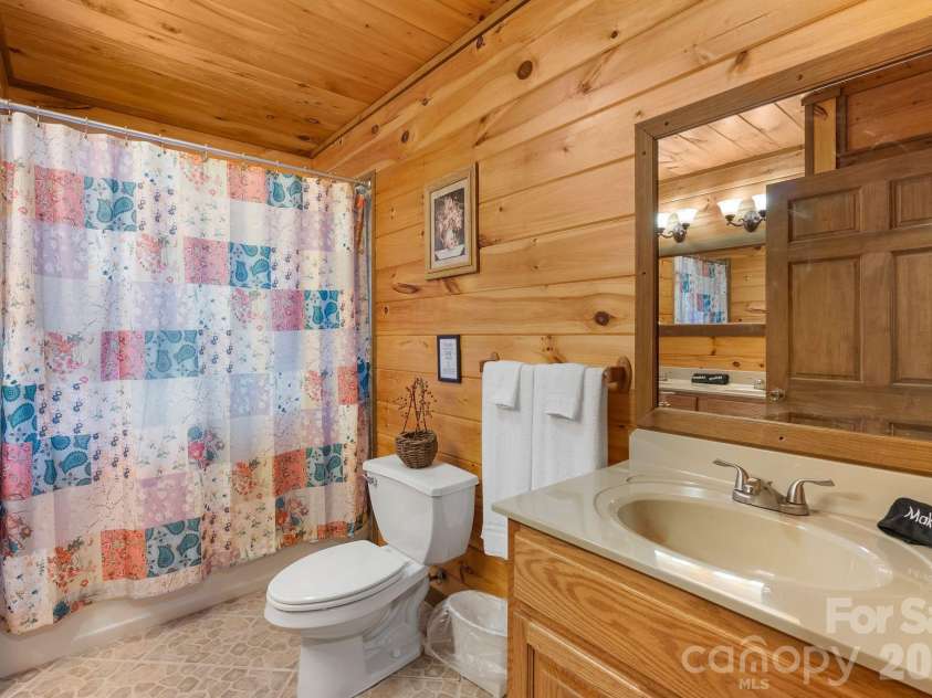 264 Moonbeam Lane, Clyde, NC 28721.  MLS# CAR4344576, YatesRealty ID 3856. 