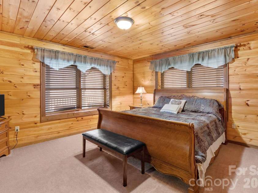 264 Moonbeam Lane, Clyde, NC 28721.  MLS# CAR4344576, YatesRealty ID 3856. 