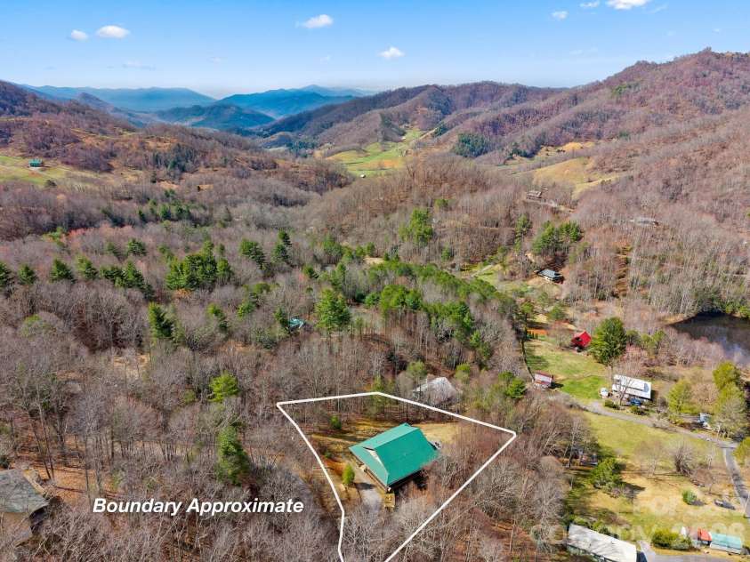 264 Moonbeam Lane, Clyde, NC 28721.  MLS# CAR4344576, YatesRealty ID 3856. 
