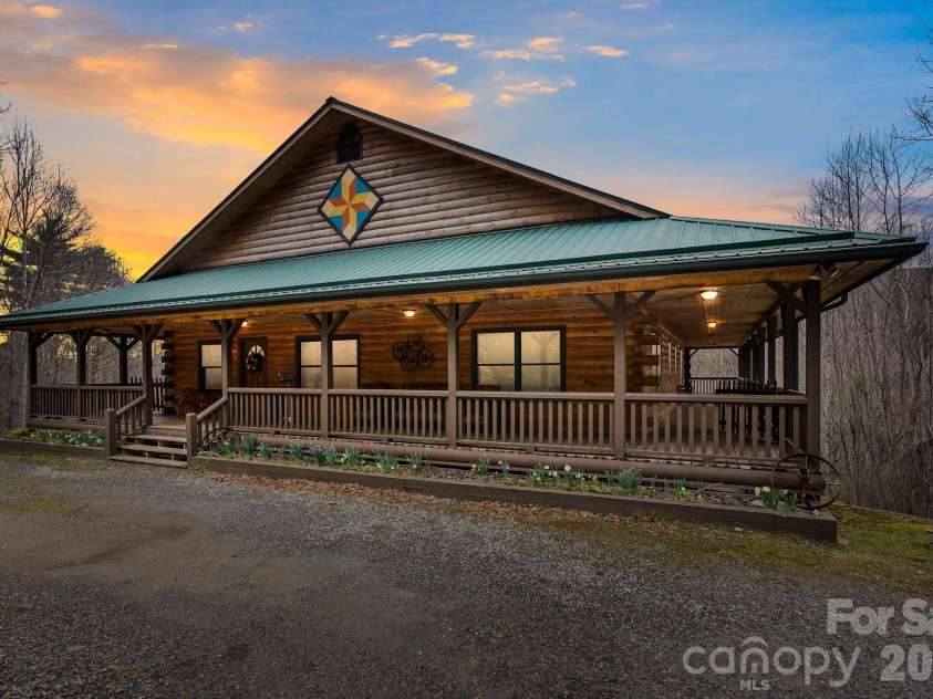 264 Moonbeam Lane, Clyde, NC 28721.  MLS# CAR4344576, YatesRealty ID 3856. 